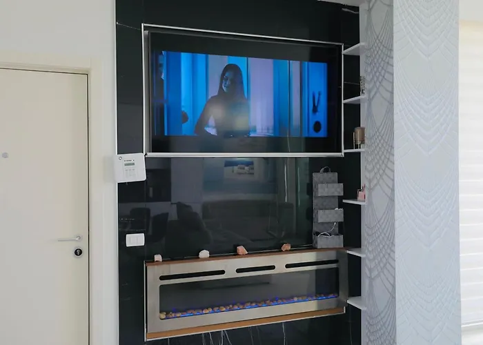 Coast V94 Willa Palasë