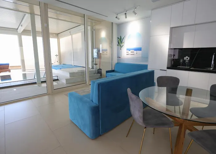 Coast V94 Willa Palasë